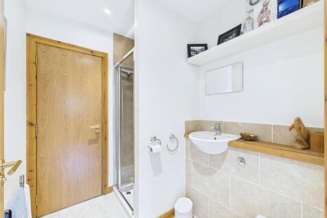 Jack &amp; Jill Shower Room