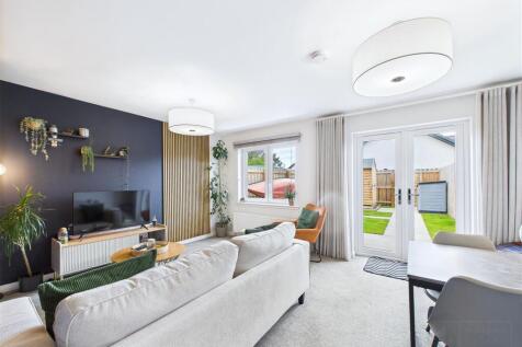 Sitting Room &amp; Dining Area