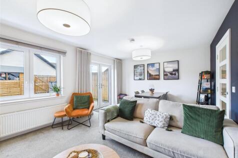 Sitting Room &amp; Dining Area