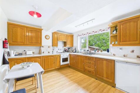 Kitchen / Dining