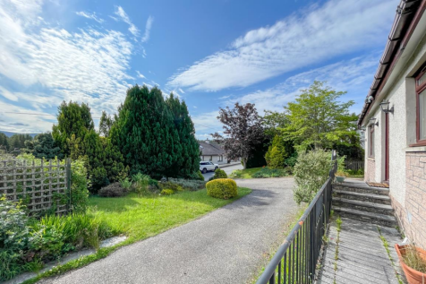 Front Garden &amp; Driveway