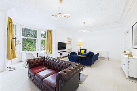 Sitting Room &amp; Dining Area