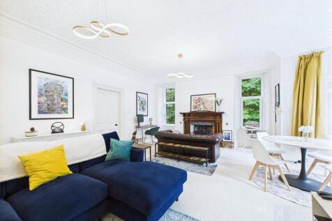 Sitting Room &amp; Dining Area