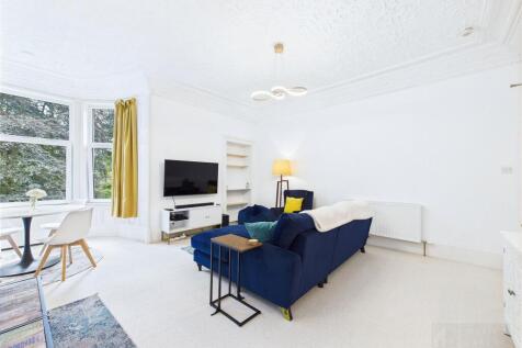 Sitting Room &amp; Dining Area