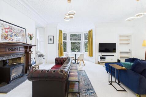Sitting Room &amp; Dining Area