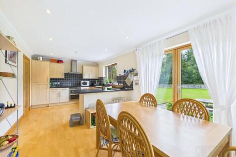 Kitchen &amp; Dining Area