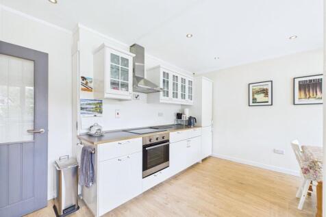 Kitchen / Dining