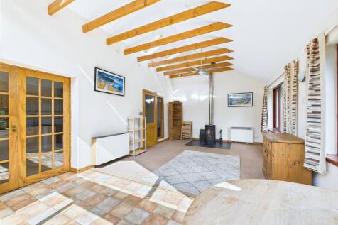 Sitting Room &amp; Dining Area