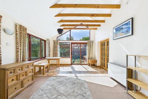 Sitting Room &amp; Dining Area