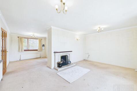 Sitting Room &amp; Dining Area
