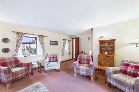 Sitting Room &amp; Dining Area