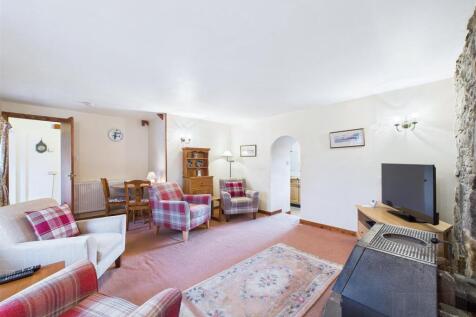 Sitting Room &amp; Dining Area