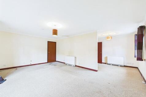 Sitting Room &amp; Dining Area