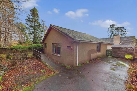 Driveway, parking &amp; Entrance