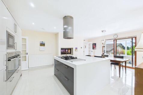 Kitchen &amp; Dining Area