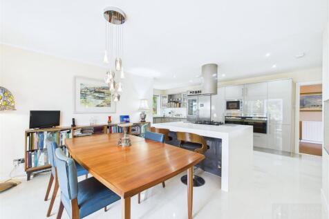 Kitchen &amp; Dining Area