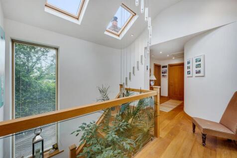 Galleried landing