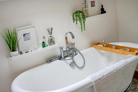 Principal bathroom