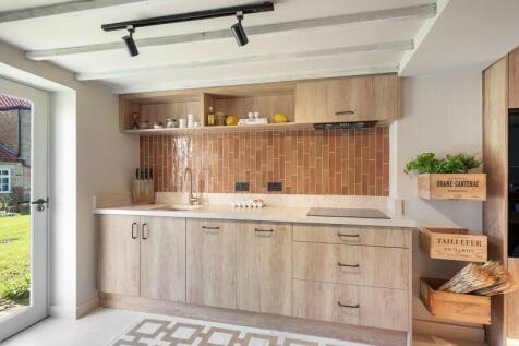 Open plan kitchen/dining room