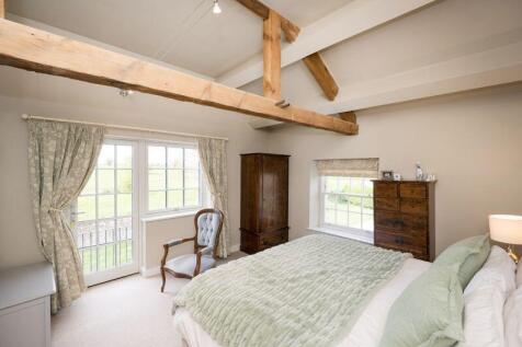 Principal bedroom with en suite