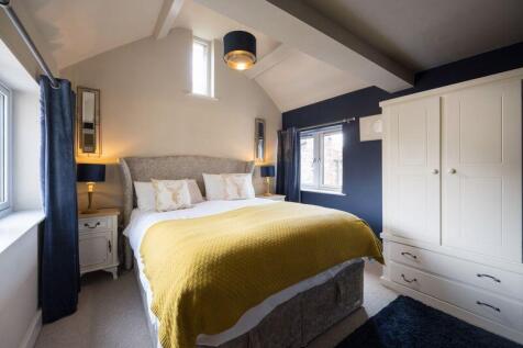Guest bedroom 