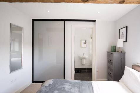 Further double bedroom with en suite