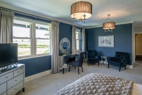 Principal bedroom