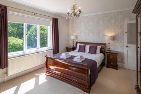 Guest bedroom with en suite