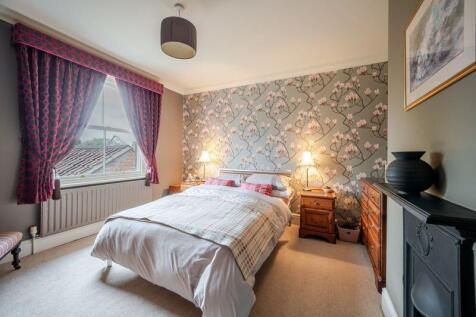 Guest bedroom