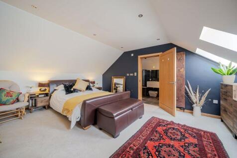 Principal bedroom