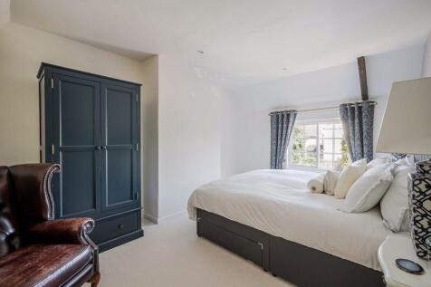 Guest bedroom