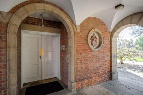 20 The Old College