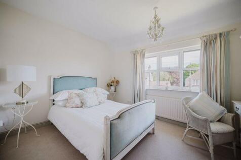 Guest bedroom