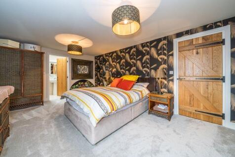 Guest Bedroom with En Suite