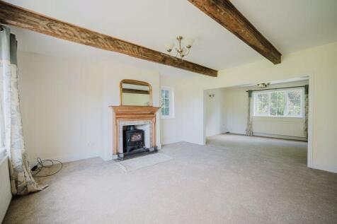 Open plan sitting room/dining room