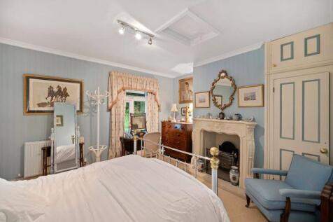Guest Bedroom with En Suite