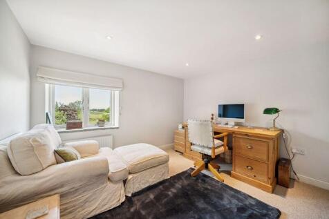 Further bedroom / Study