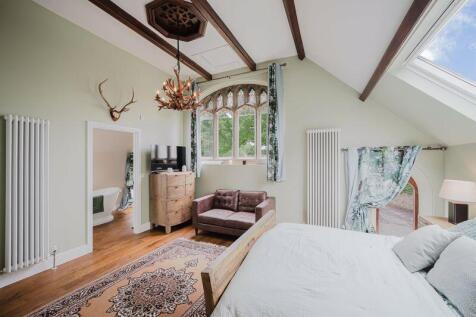 Principal bedroom with dressing room ...