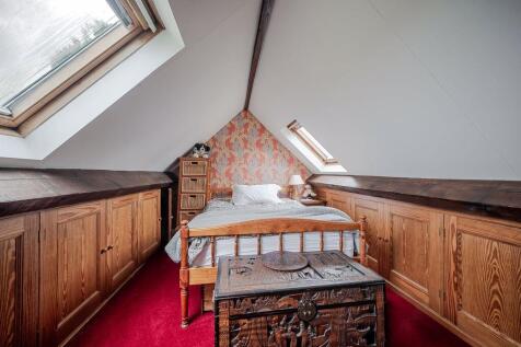 Attic bedroomo