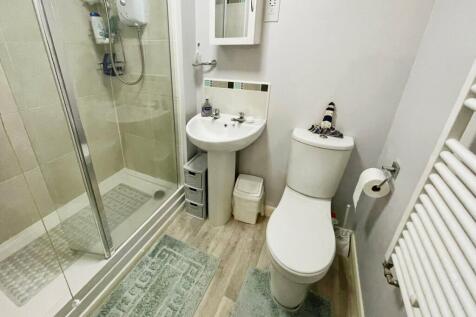 En-Suite to Master Bedroom