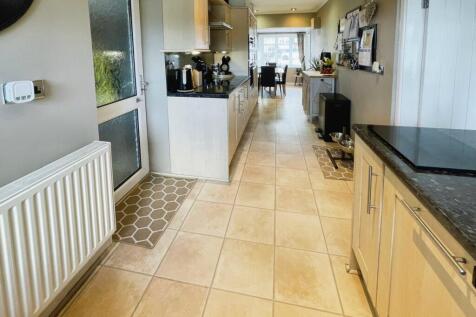 Kitchen/Dining Area