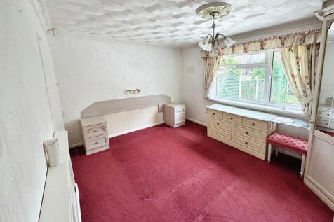 Bedroom (rear)
