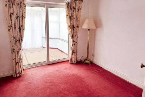 Bedroom (rear)