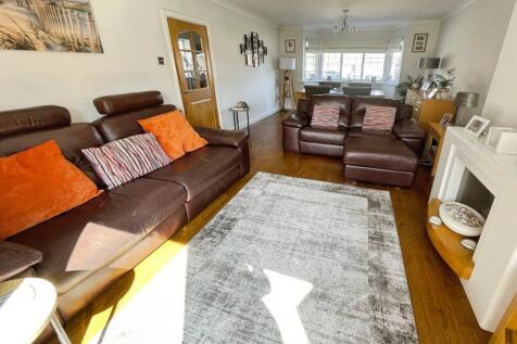 Lounge &amp; Dining Room
