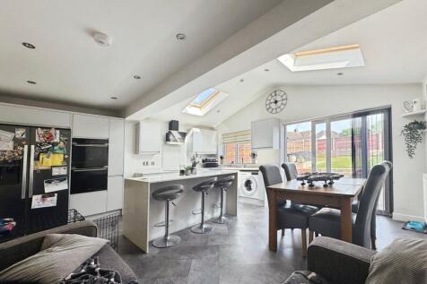 Open Plan Kitchen (2)