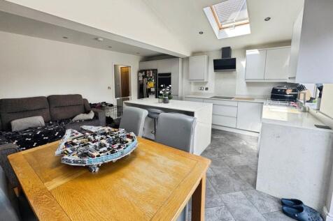 Open Plan Kitchen (4)