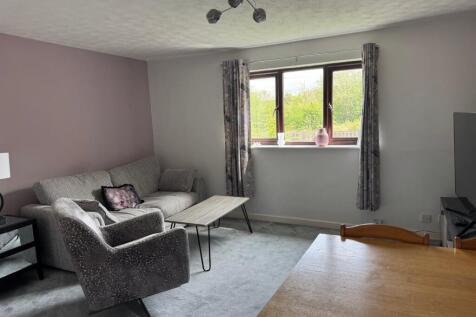 Lounge / Dining Room (2)