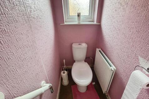 Separate upstairs w.c.