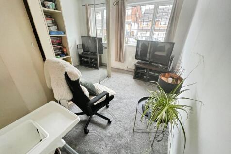 Sitting Room/Bedroom Five