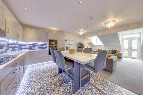 Stunning Open Plan Breakfast Kitchen